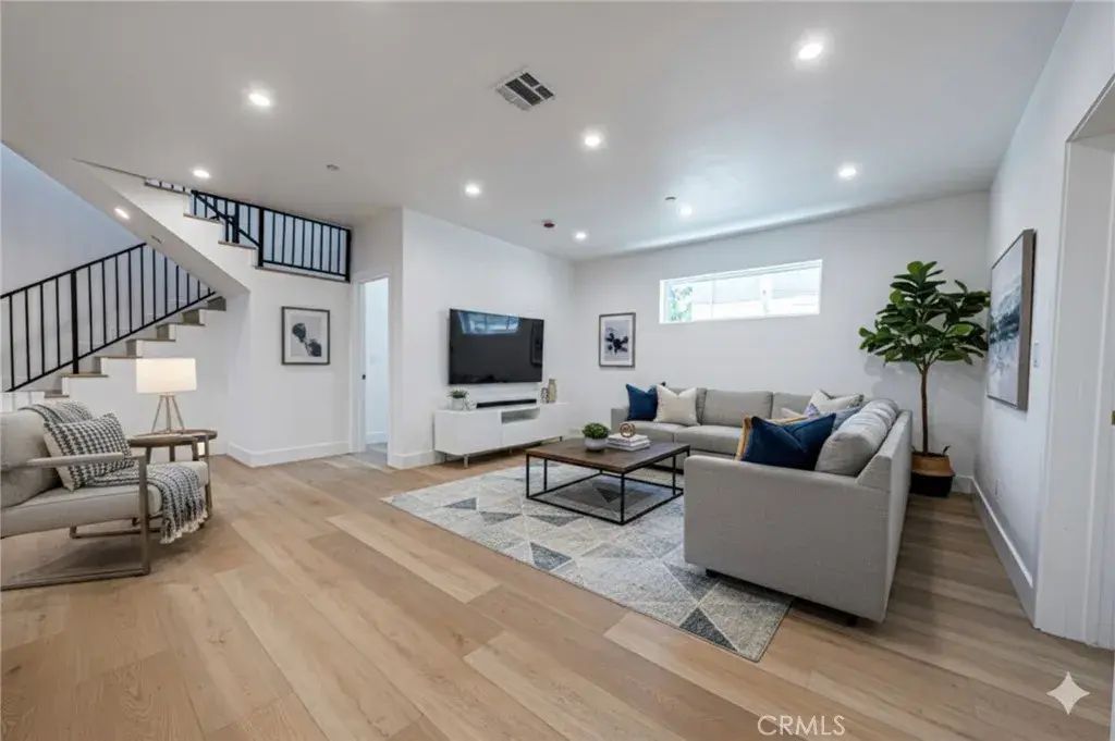 242 N Dillon, Silver Lake