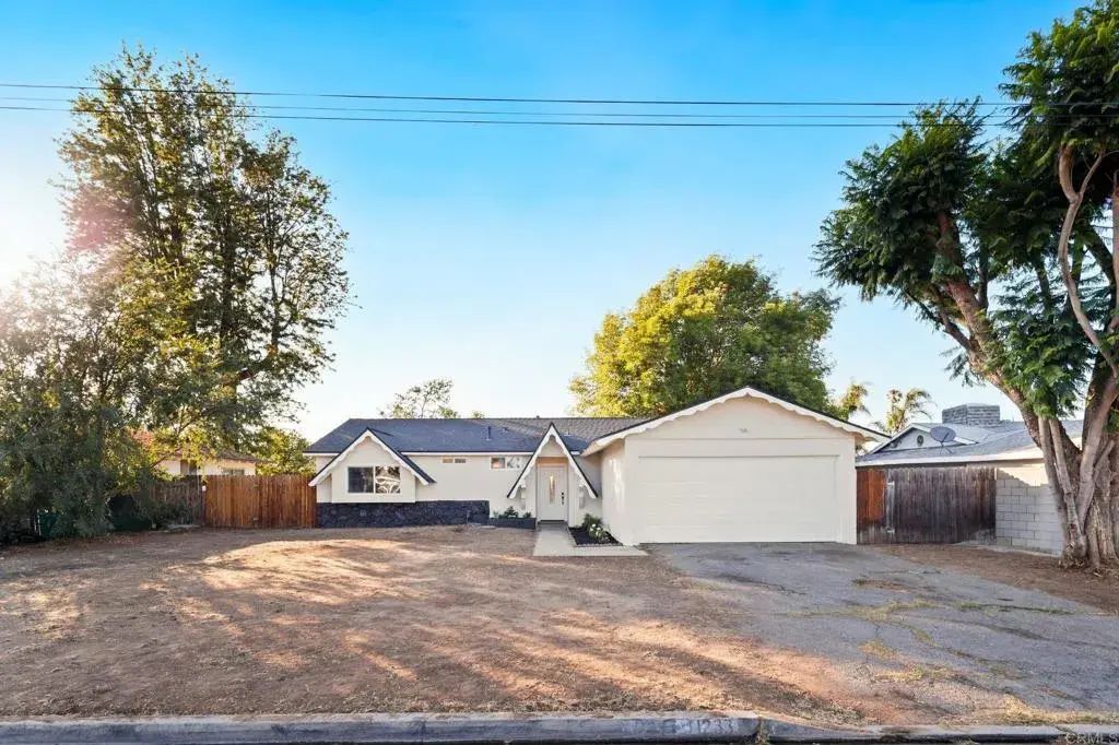 11233 Mountain Avenue, Riverside
