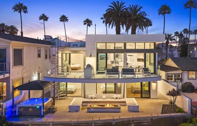 715 N Pacific Street, Oceanside