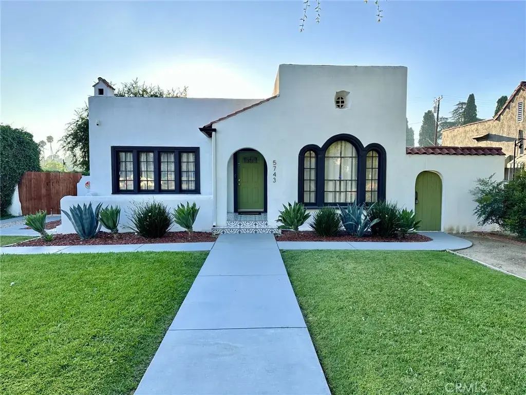 5743 Magnolia Avenue, Riverside