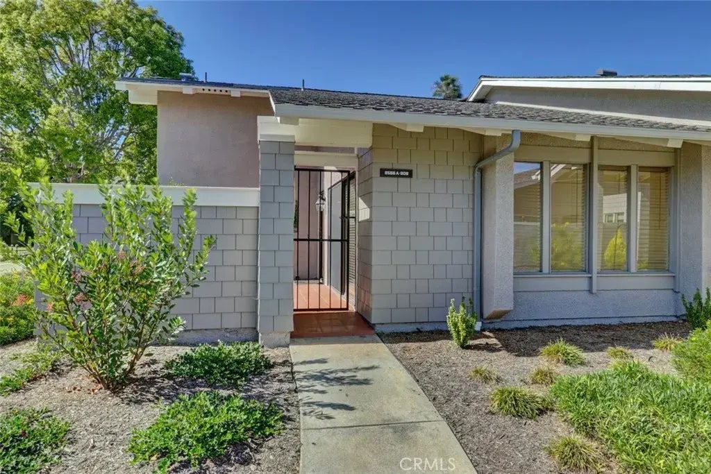 8566 Larkhall Circle 808a, Huntington Beach