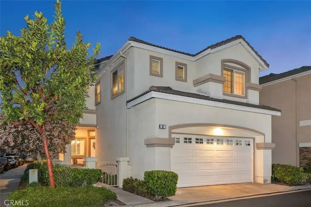 8 Quebec, Aliso Viejo