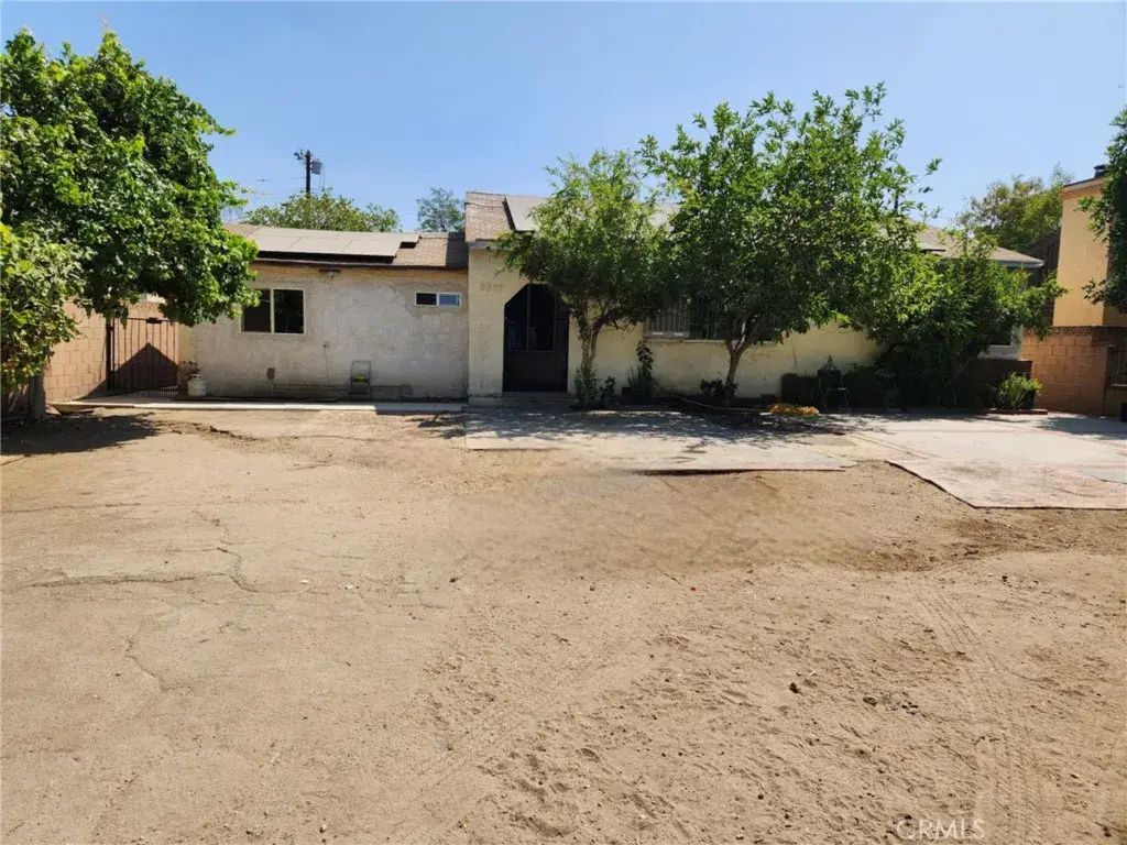 8626 Laurel Canyon Boulevard, Sun Valley
