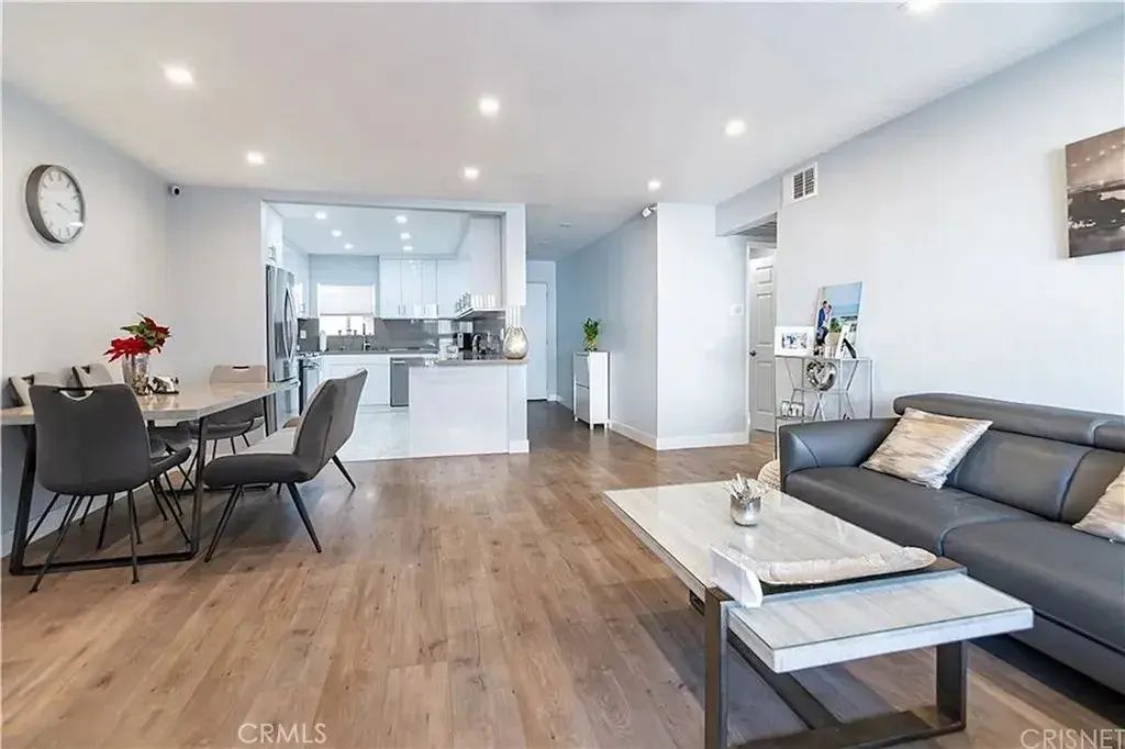 1236 N Columbus Avenue 28, Glendale