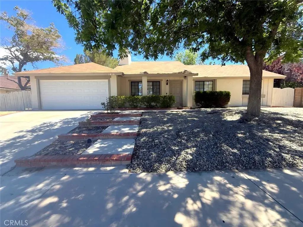 1816 W Avenue K11, Lancaster