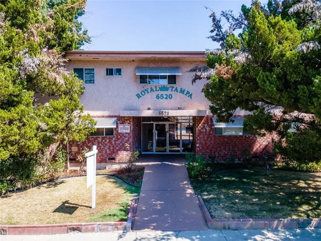 6520 Shirley Avenue 3, Reseda