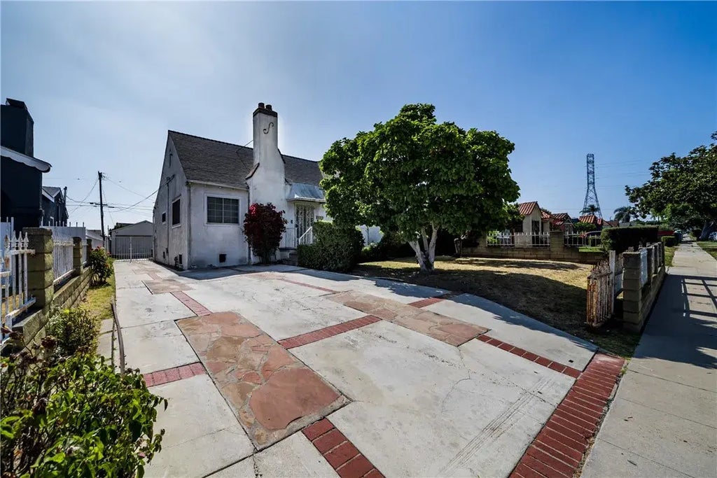 9608 S Harvard Boulevard, Los Angeles