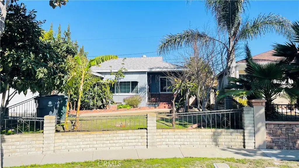 3329 Del Amo Boulevard, Lakewood