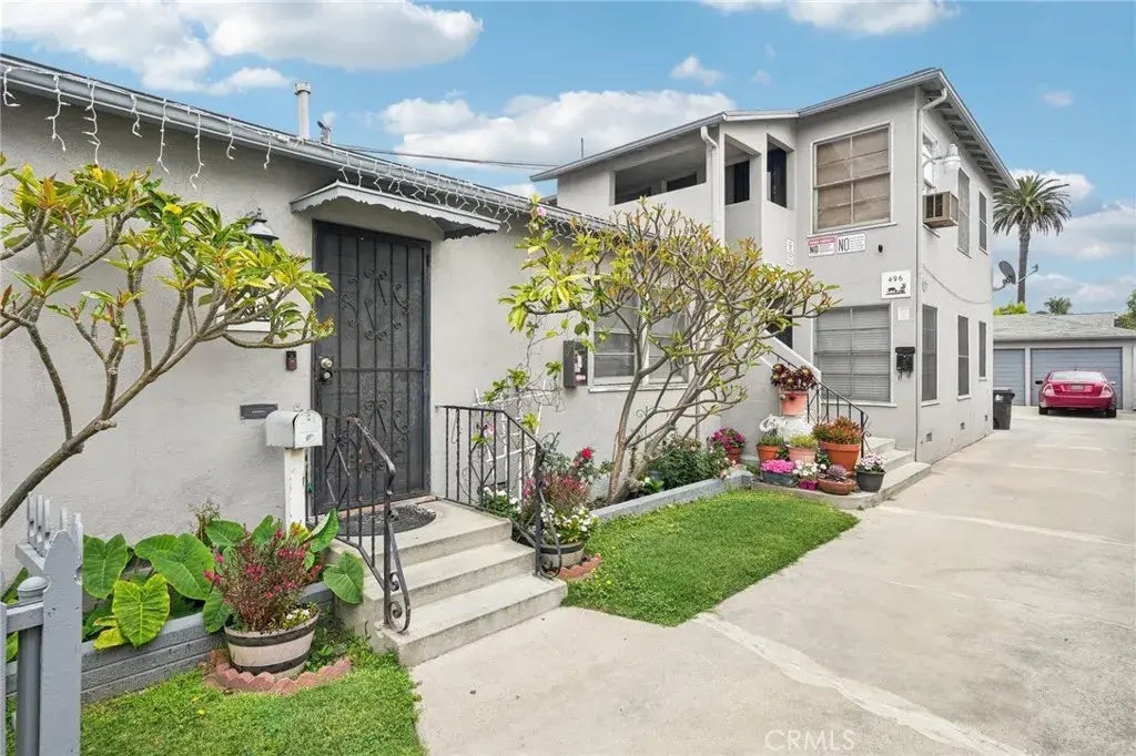 494 Almond Avenue, Long Beach