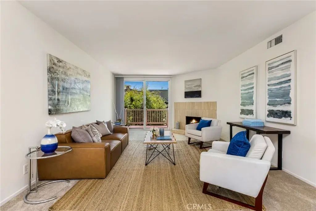 14315 Riverside Drive 209, Sherman Oaks
