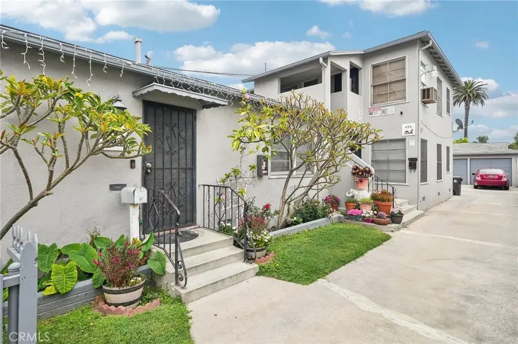 494 Almond Avenue, Long Beach