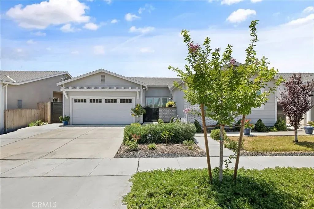 1938 N Frontier Street, Hanford