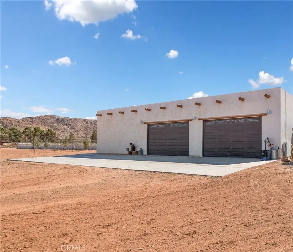 13776 Natoma Road, Apple Valley