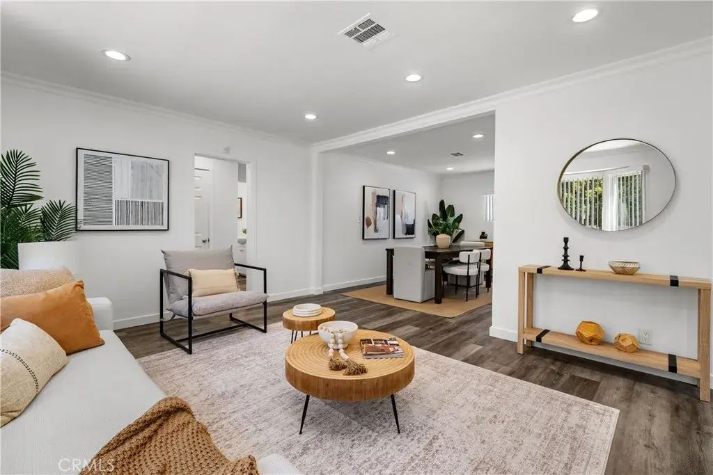 18025 Victory Boulevard, Reseda