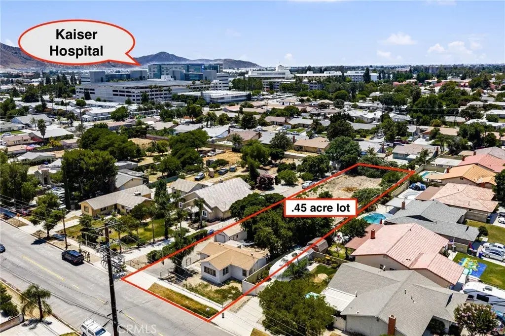 9804 Palmetto Avenue, Fontana