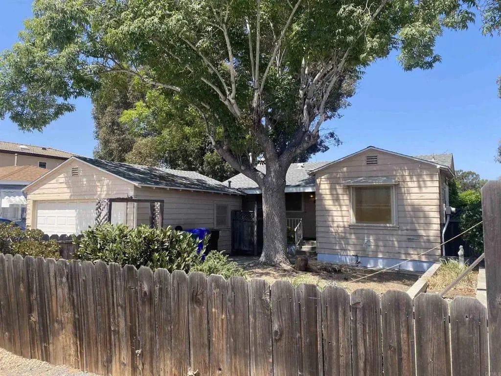 Photo of Listing #PTP2505244