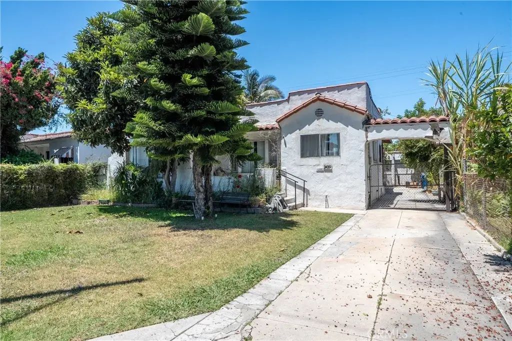 2439 California Street, Walnut Park