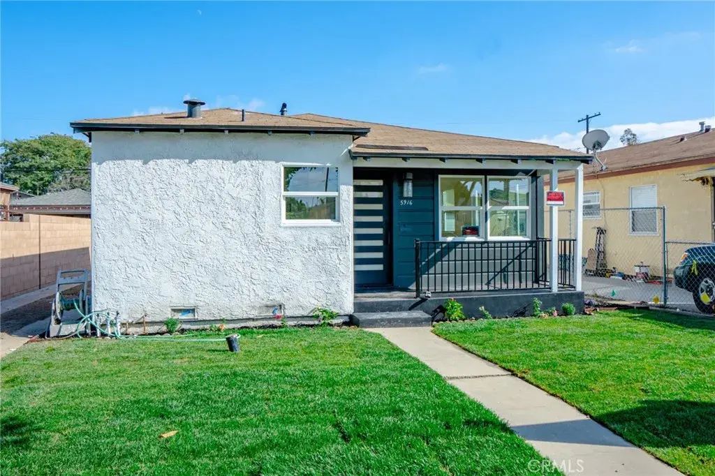 5916 Walnut Avenue, Long Beach