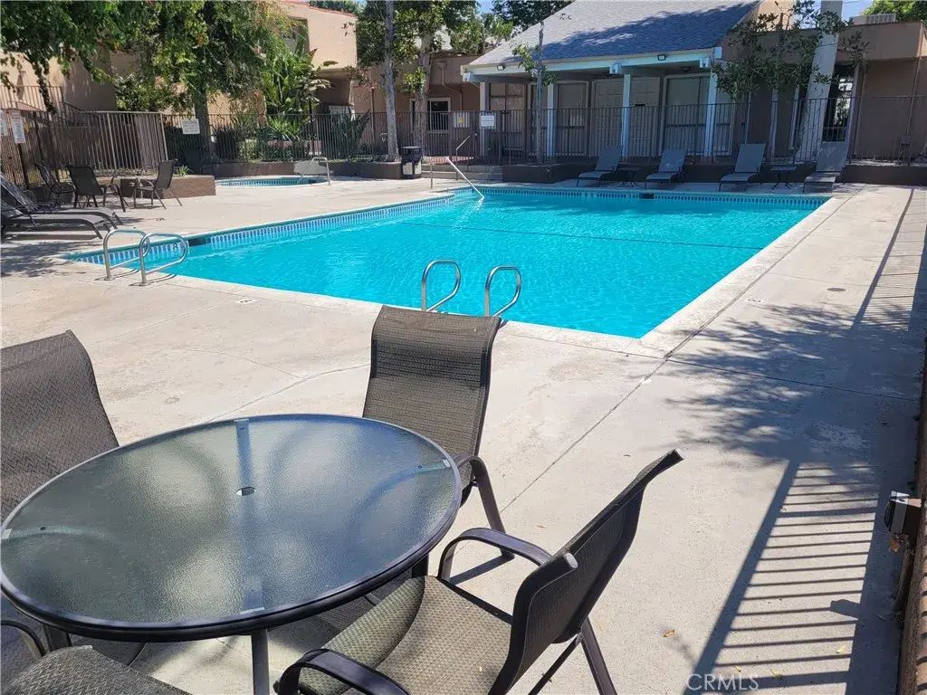 10331 Lindley Avenue 221, Porter Ranch