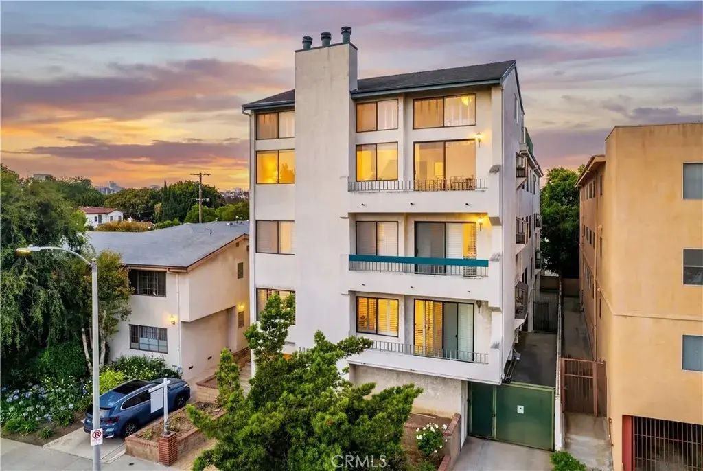 2008 S Bentley Avenue 5, Los Angeles