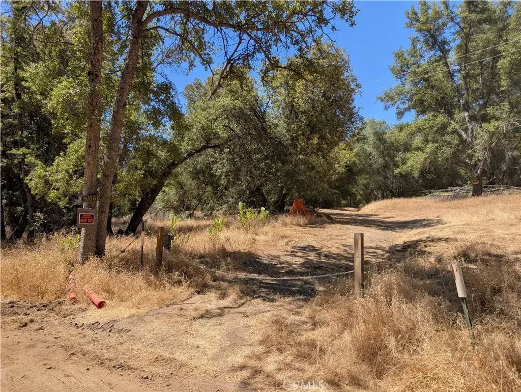 51668 Courtney, Oakhurst
