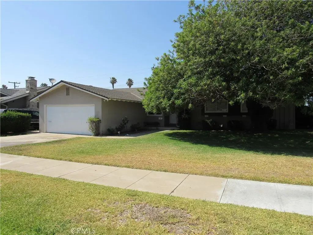 445 E Hoover Avenue, Orange