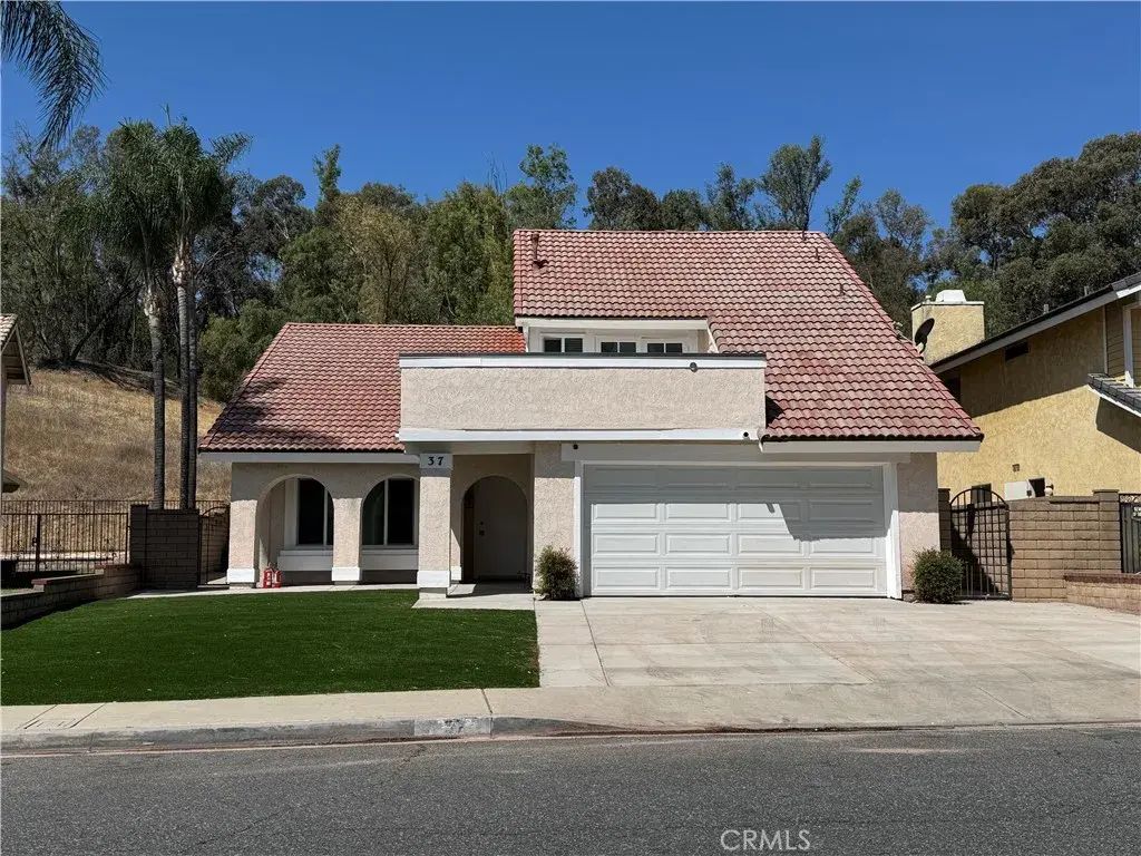 37 Rainbow Ridge Road, Pomona