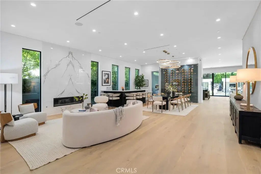 15231 Greenleaf Street, Sherman Oaks