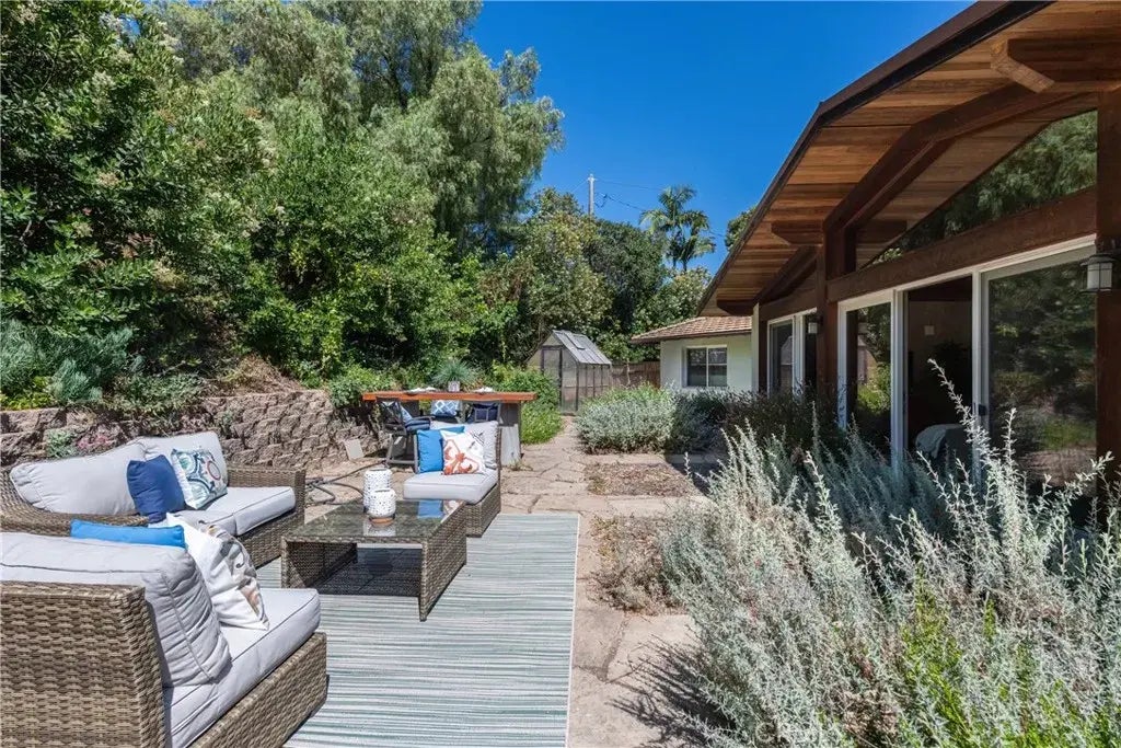 2 Chuckwagon Road, Rolling Hills