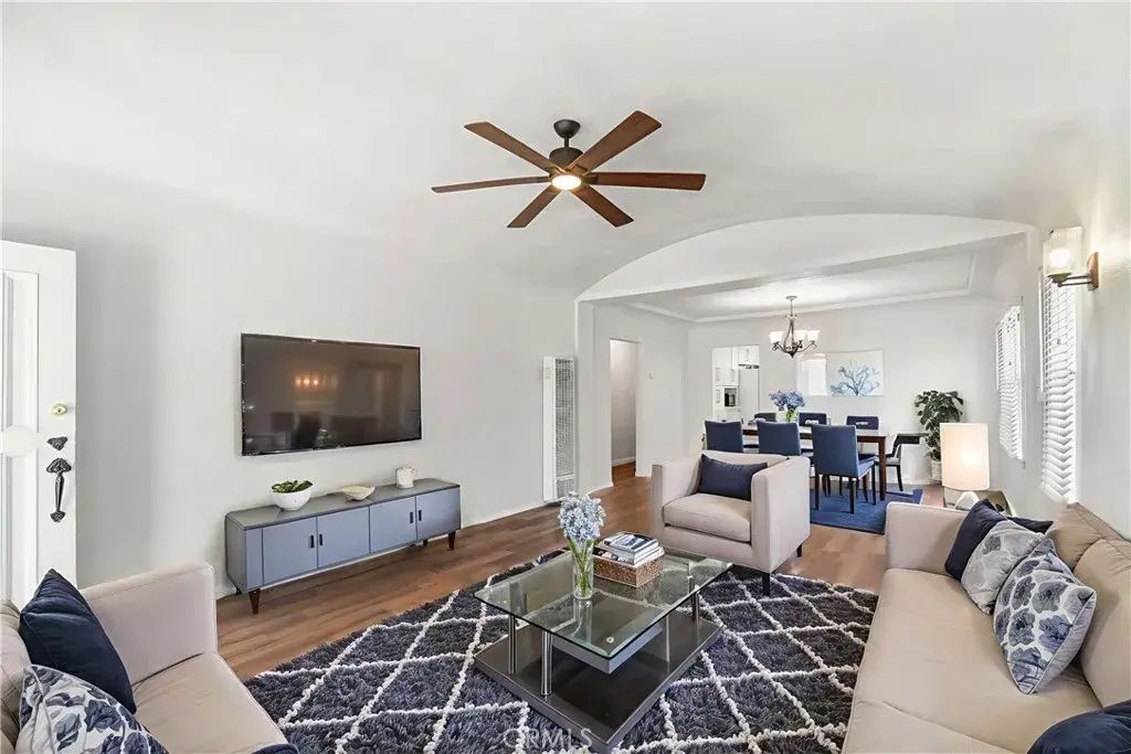 2027 W 70th Street, Los Angeles