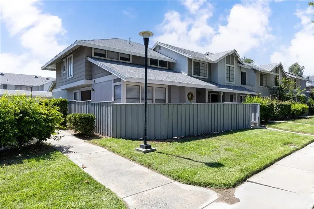 1380 W 48th Street 30, San Bernardino