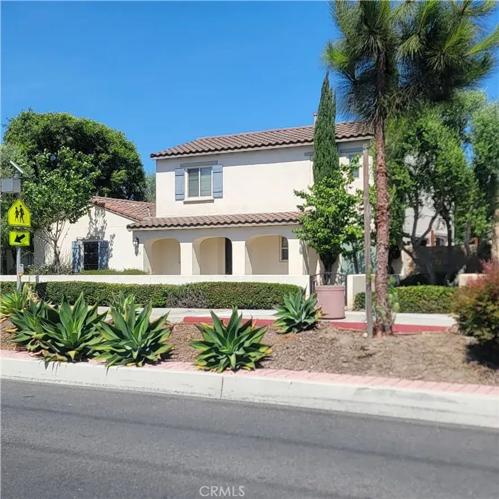15542 Orange Avenue, Paramount