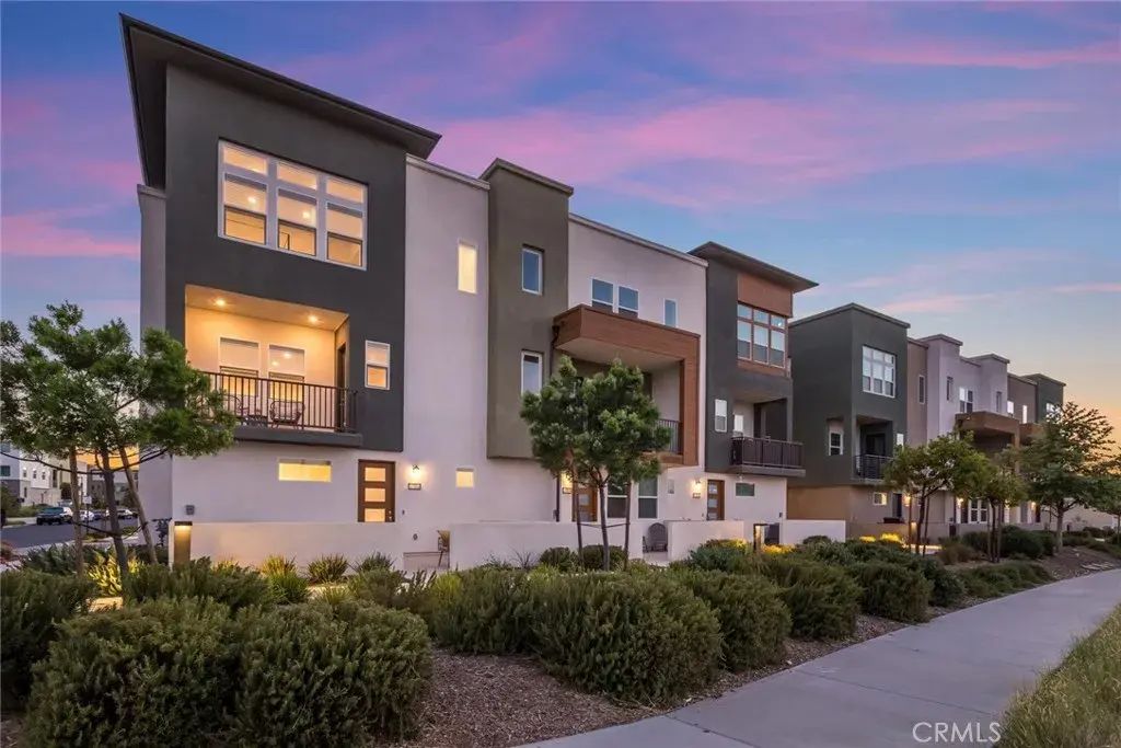 27554 Sparrow Court, Valencia