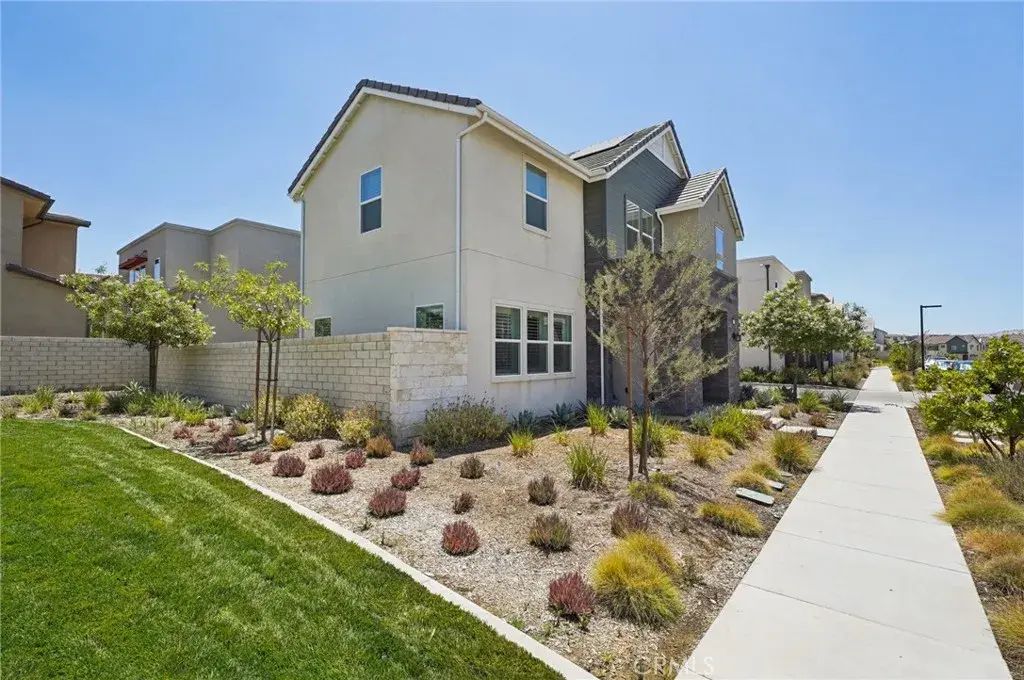 27008 Declaration Road, Valencia