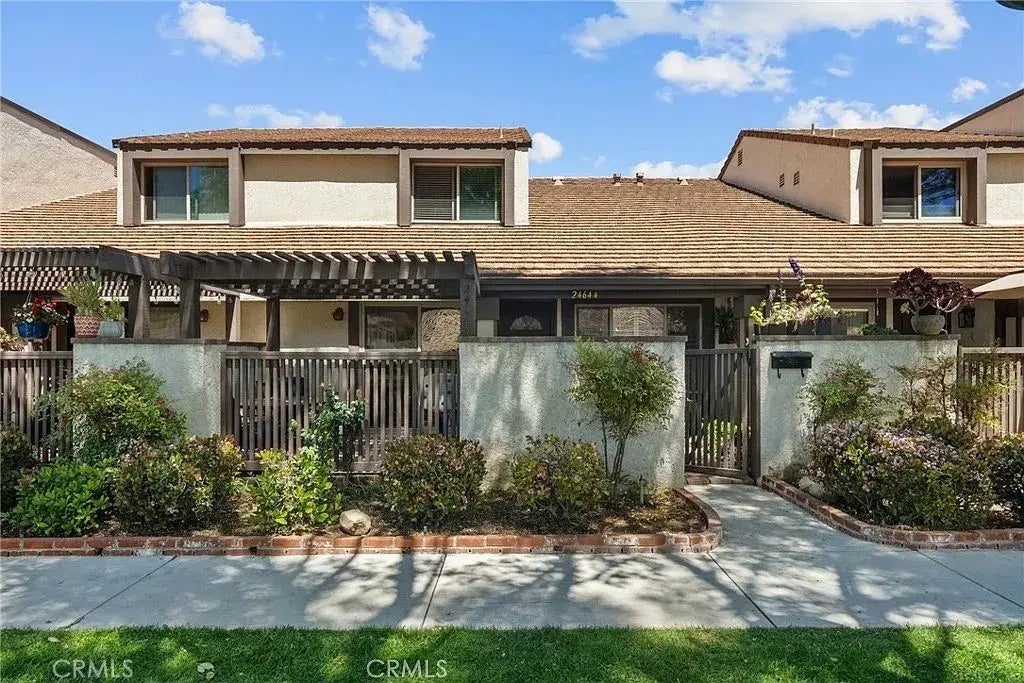 24644 Golfview Drive, Valencia