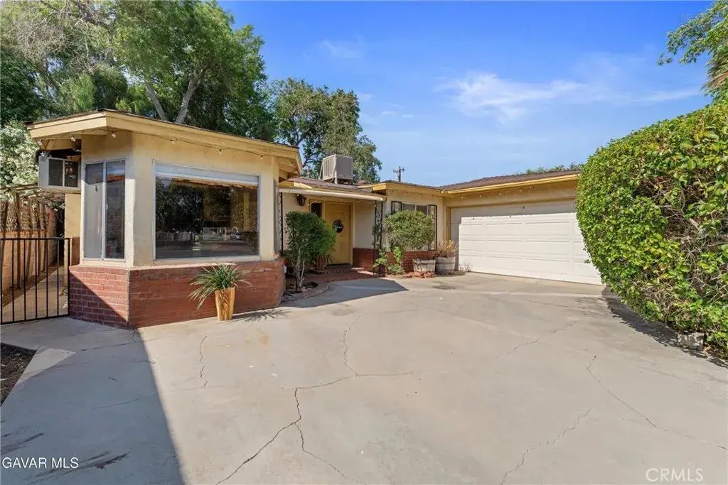 1333 E Avenue R4, Palmdale