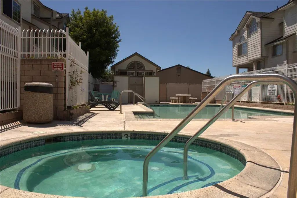 11150 Glenoaks Boulevard 305, Pacoima