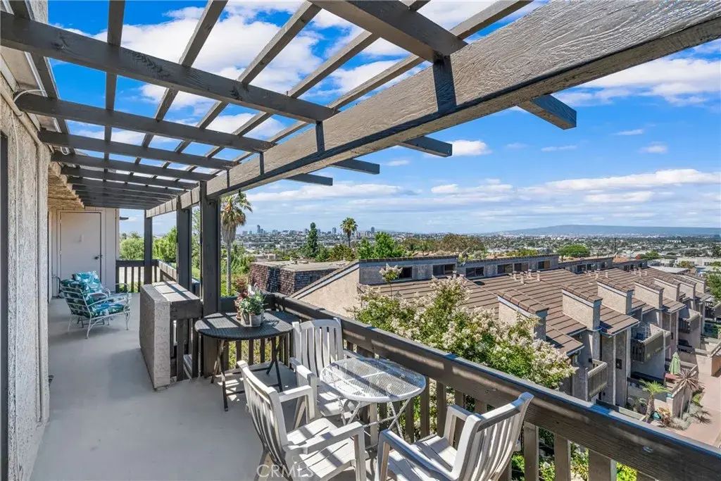2299 N Legion 403, Signal Hill