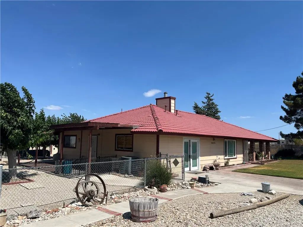 10675 Paramount Rd, Phelan