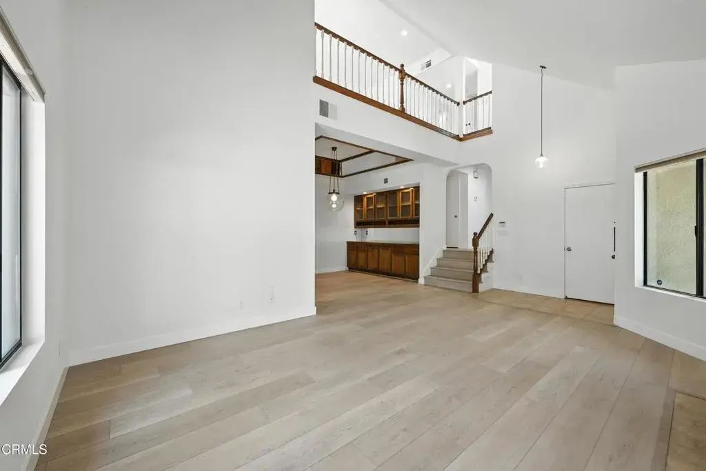 18731 Hatteras Street 35, Tarzana