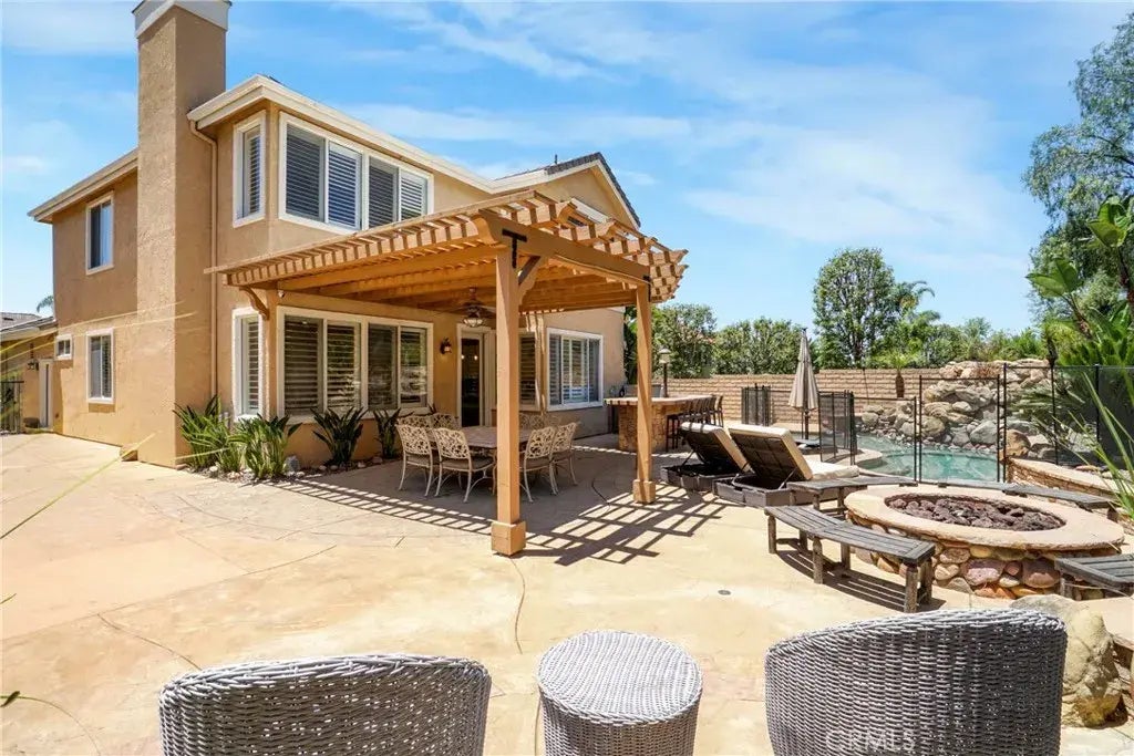 586 Grass Valley Street, Simi Valley