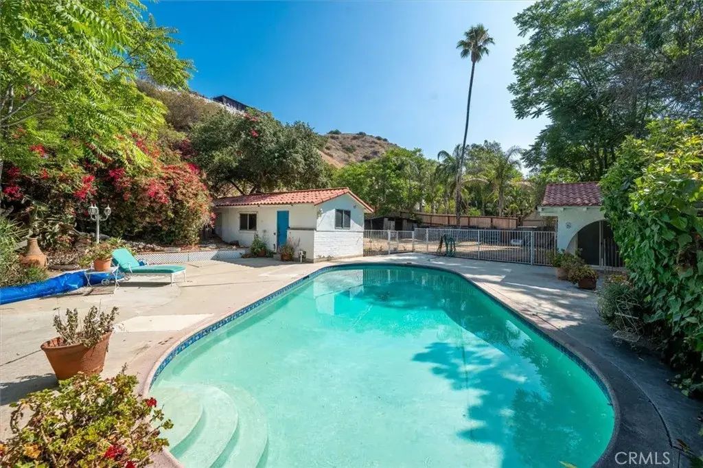 9953 La Tuna Canyon Road, Sun Valley
