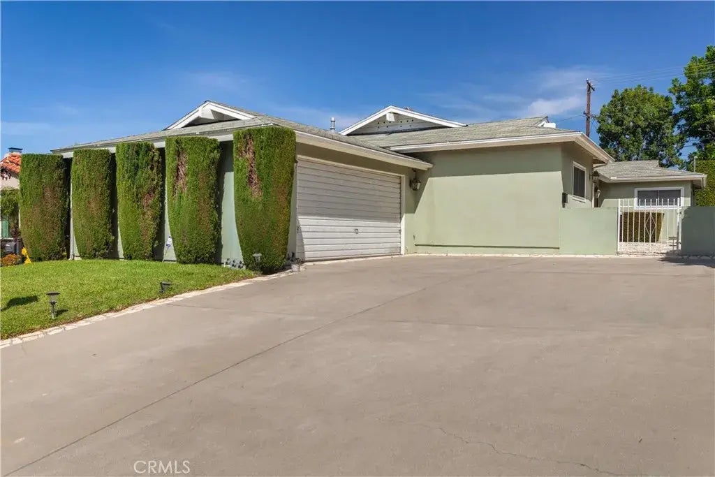 1549 Thompson Avenue, Glendale