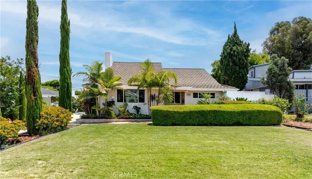 3822 S Cloverdale Avenue, Los Angeles