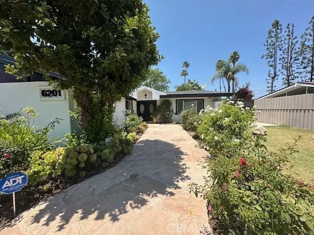 6201 Corbin Avenue, Tarzana