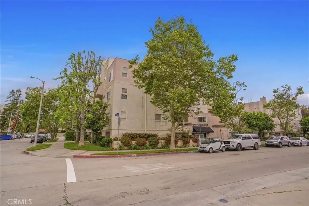 11230 Peach Grove Street 206, North Hollywood