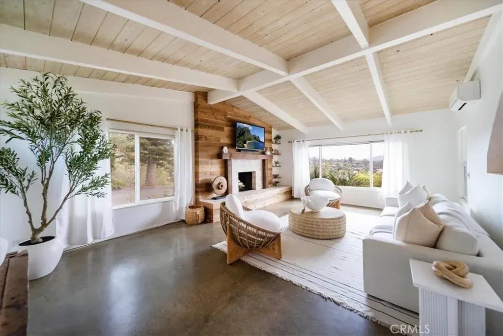 3057 Via Hermosa, Escondido