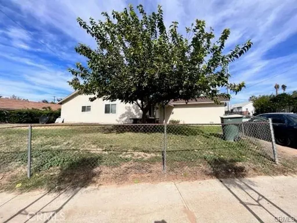 2431 12th Street, Riverside