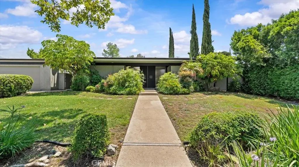 2216 N Indian Hill Boulevard, Claremont