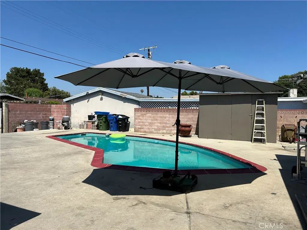 20415 Roscoe Boulevard, Winnetka